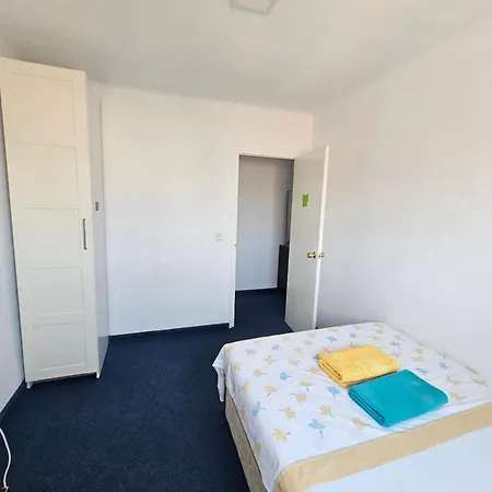 Habitacion Privada Centro Malaga Cerca Tren Maria Zambrano Y Playa Muy Buena Conexion Wifi Exterior photo