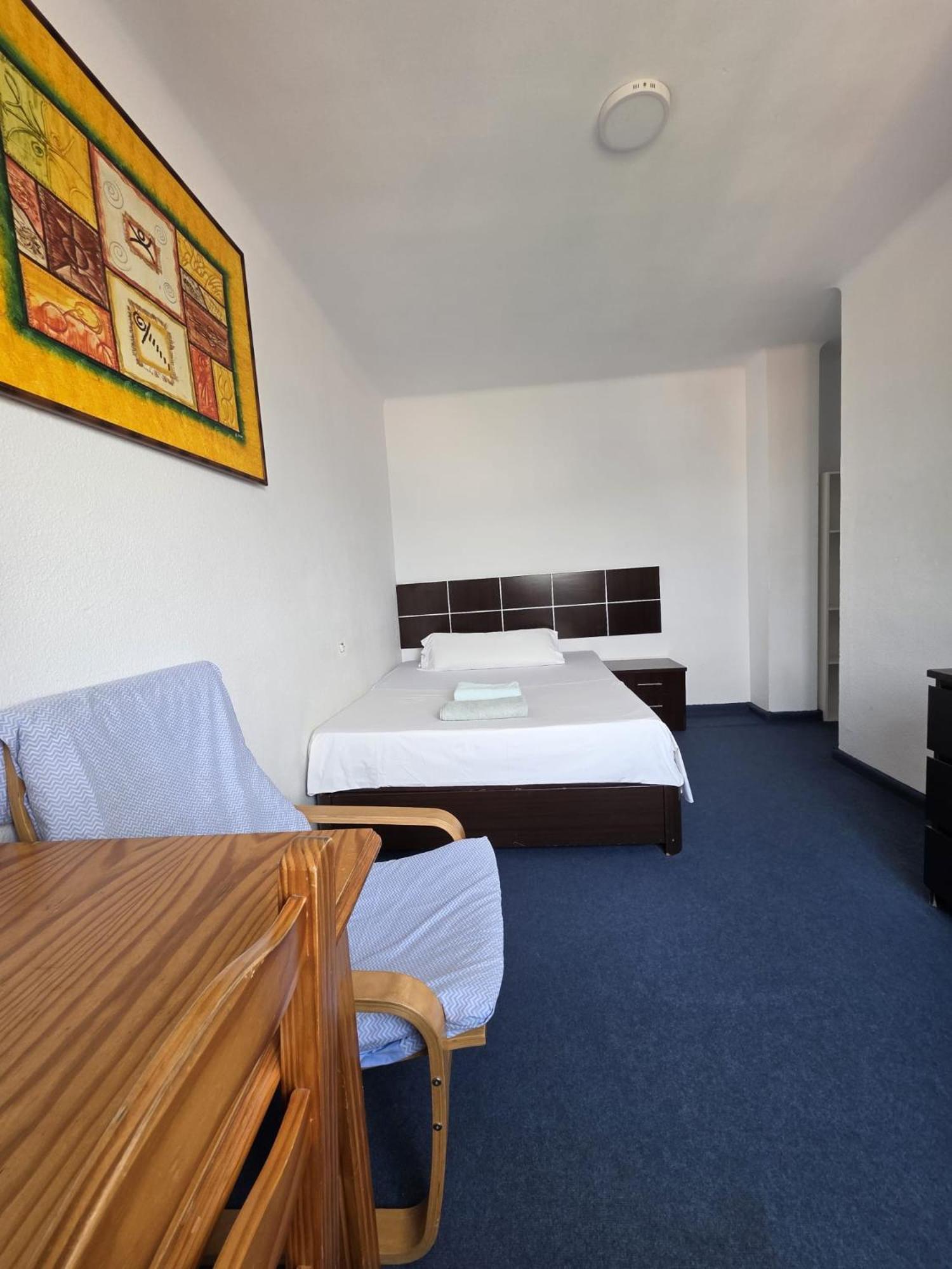 Homestay Privada Centro Cerca Tren Maria Zambrano Y Playa Muy Buena Conexion Wifi