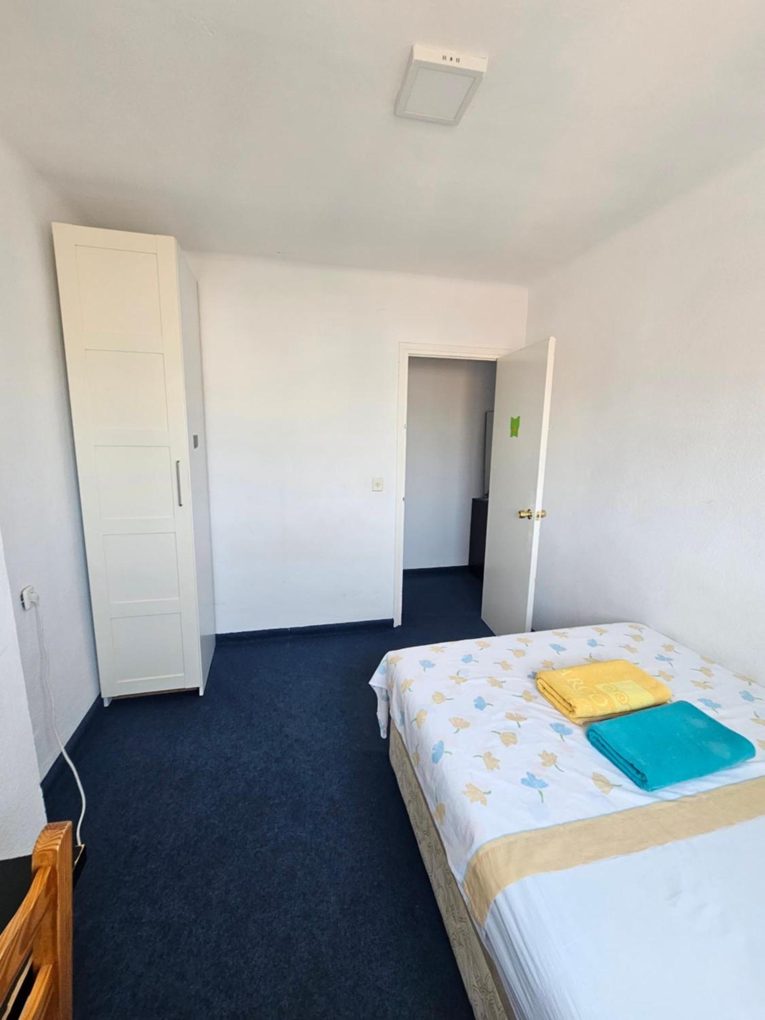 Privada Centro Cerca Tren Maria Zambrano Y Playa Muy Buena Conexion Wifi Homestay