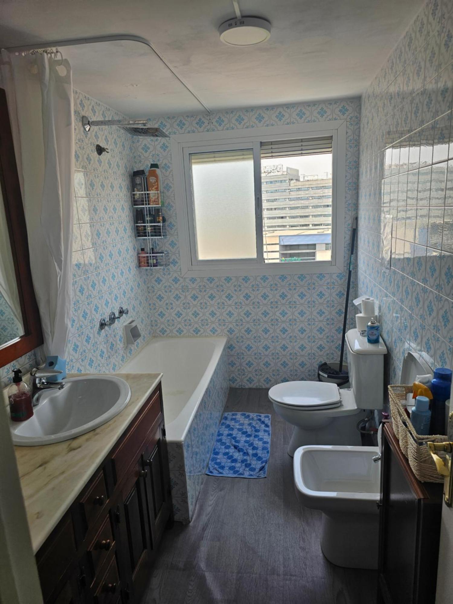 Homestay Privada Centro Cerca Tren Maria Zambrano Y Playa Muy Buena Conexion Wifi